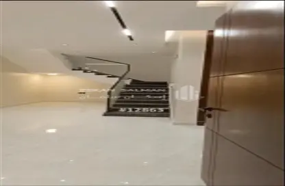 Apartment - 6 Bedrooms - 3 Bathrooms for sale in Al Munisiyah - Riyadh - Ar Riyadh