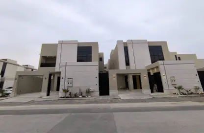 Villa - 5 Bedrooms - 5 Bathrooms for sale in Al Munisiyah - Riyadh - Ar Riyadh